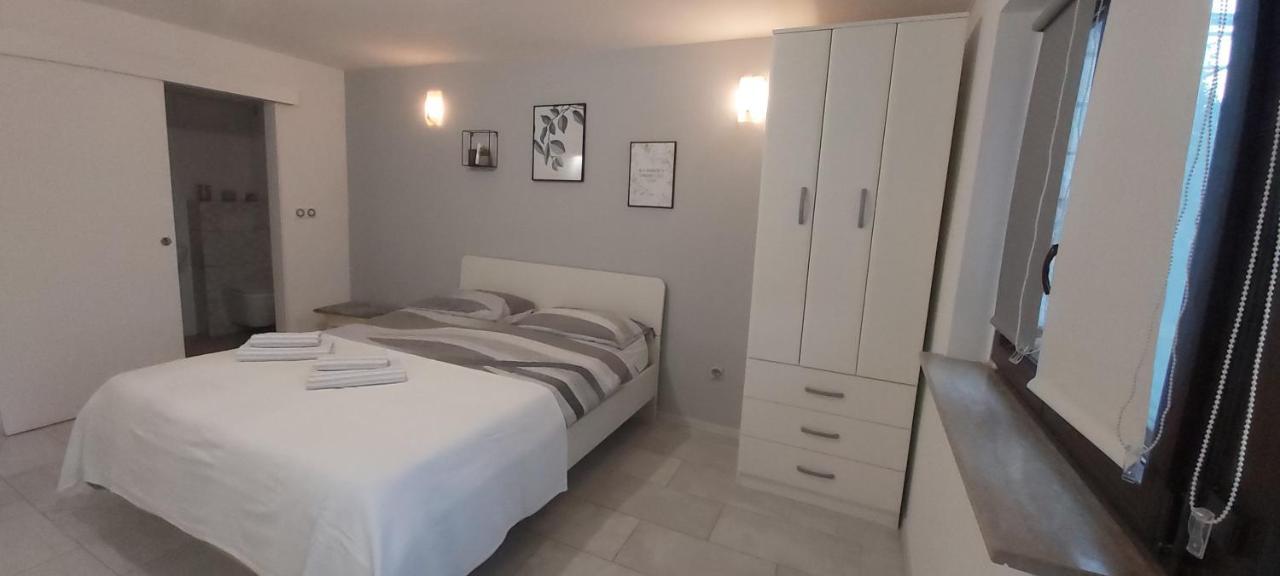 Studio Apartments Igor Vrsar Bagian luar foto