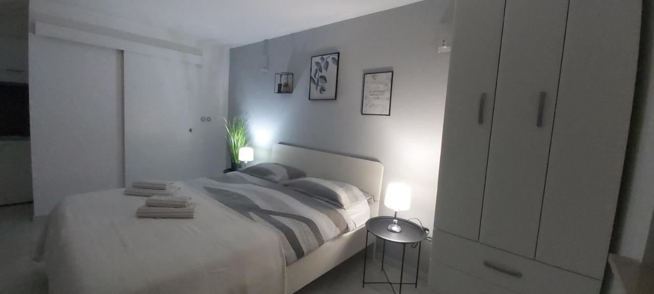 Studio Apartments Igor Vrsar Bagian luar foto